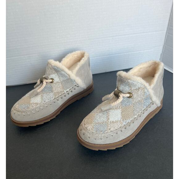 Muk Luks Shoes - Muk Luks Ziggy Slippers Women 7 Beige Excellent Suede Faux Fur Lined